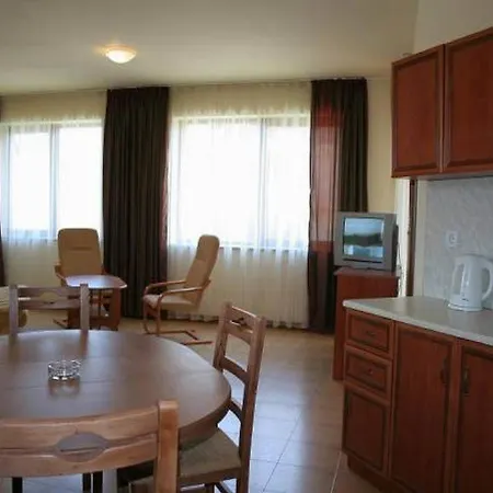 Eagle Lodge Hotel Апартхотел 2*